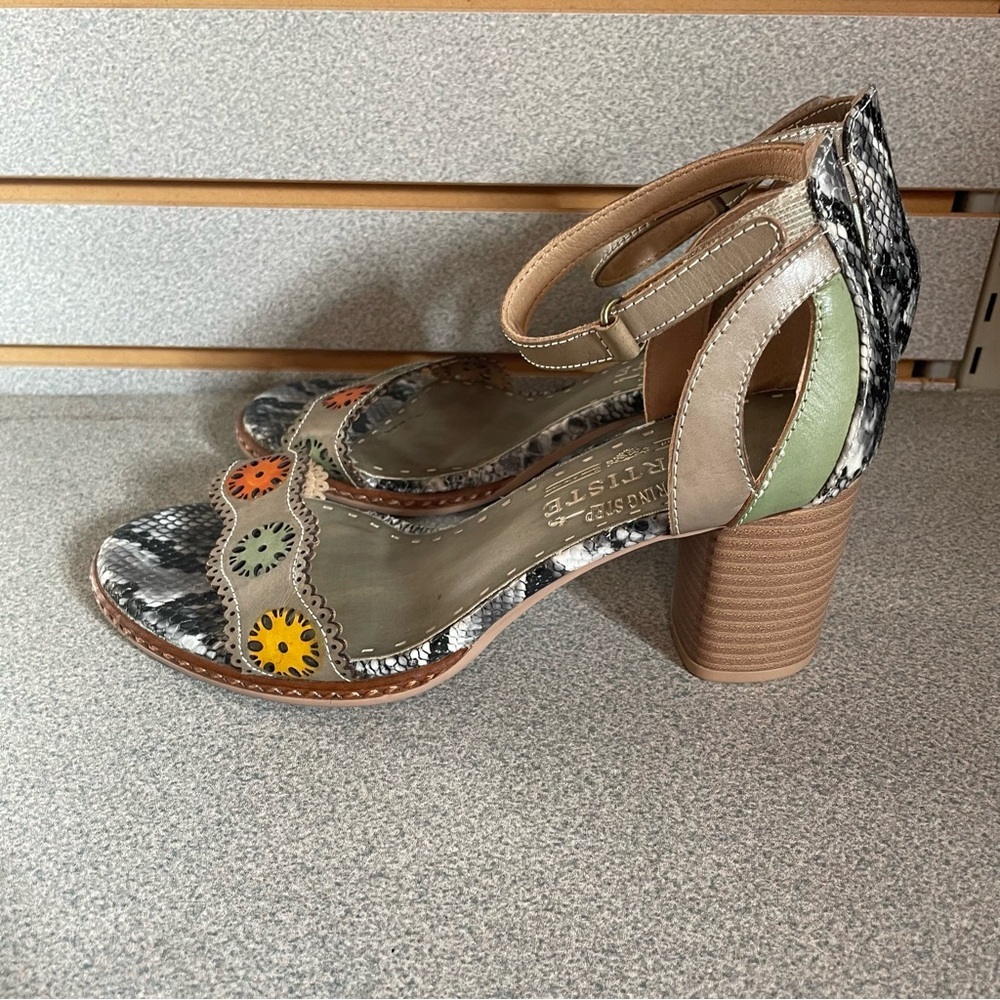 L'Artiste Spring Step Stacked Heel Ankle Strap Heels Sz‎ US 8.5 Eur 39 Snakeskin